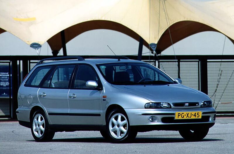 Фиат мареа универсал. Фиат Мареа уикенд. Fiat Marea weekend 1.6 16v SX, 2000. Fiat Marea weekend ELX. Фиат Мареа 2000 г 2.2.