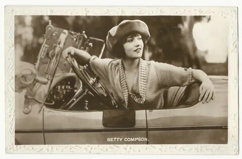 She was nicknamed "the prettiest girl in pictures". 