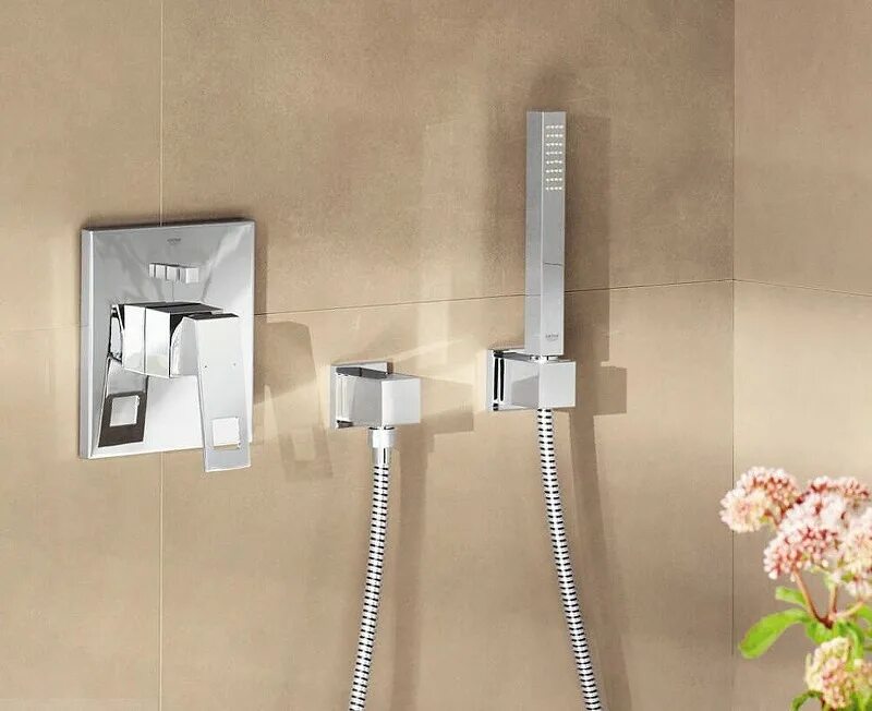 Встроенный смеситель для душа с лейкой. Grohe Eurocube 24094000. Grohe Eurocube 19896000. Смеситель для душа Grohe Eurocube. Grohe Euphoria Cube 27704000.