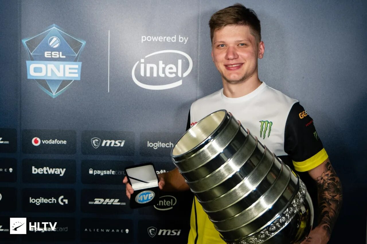 Симпл с Кубком. Симпл MVP. S1mple.