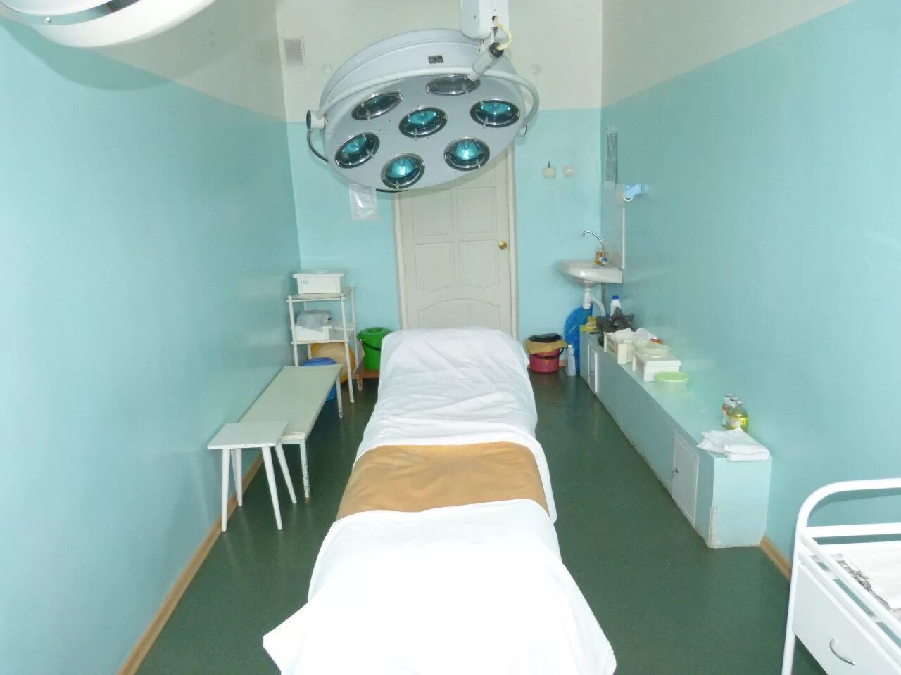 Манипуляционная в больнице что это. Оснащегие процедурного каб. Процедурный кабинет в больнице. Амбулаторный кабинет. Манипуляционный кабинет.