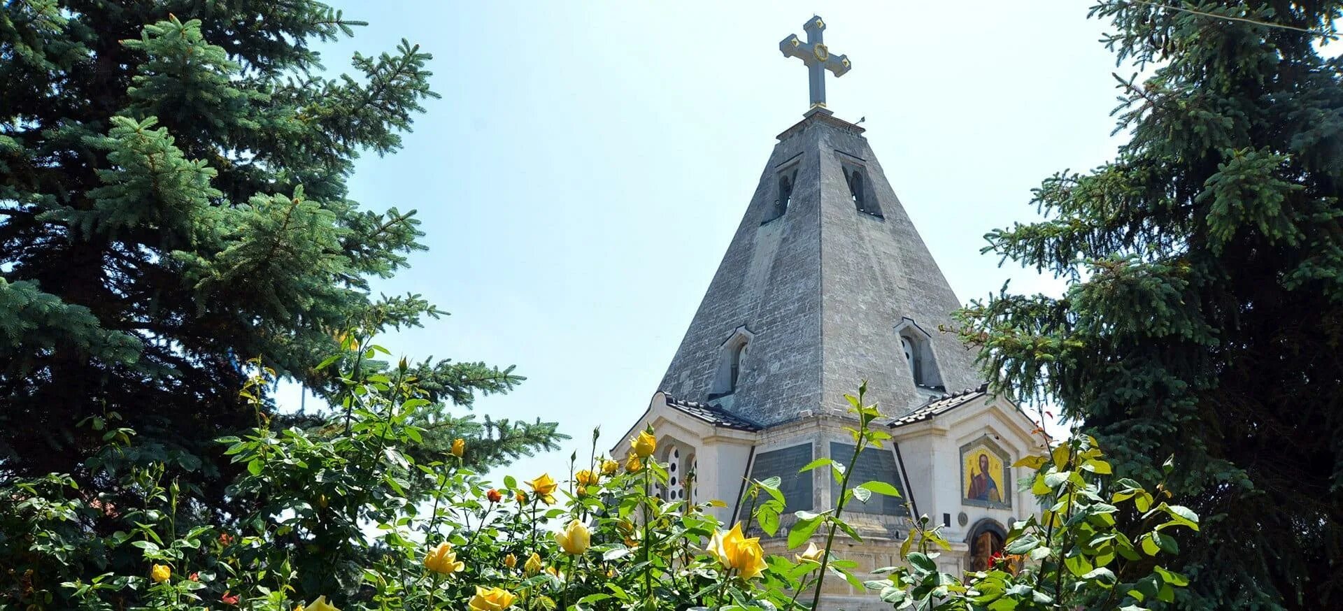 Храм памятник николая чудотворца в севастополе. Церковь николая чудотворца севастополь. Свято никольском храме севастополя. Свято-никольский храм севастополь. Свято-никольский храм (севастополь) кладбище.