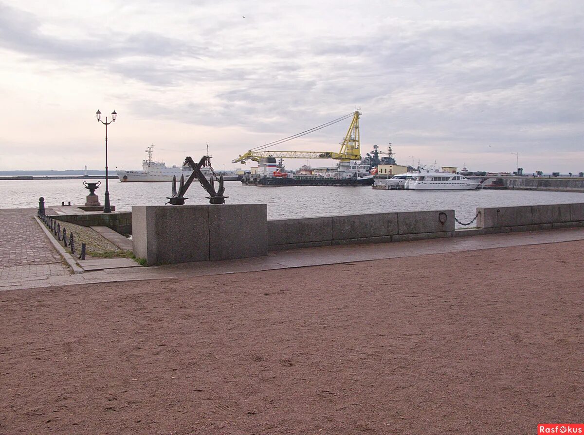 кронштадт порт. петровская набережная кронштадт. кронштадт. средняя гавань. средняя гавань в кронштадте.