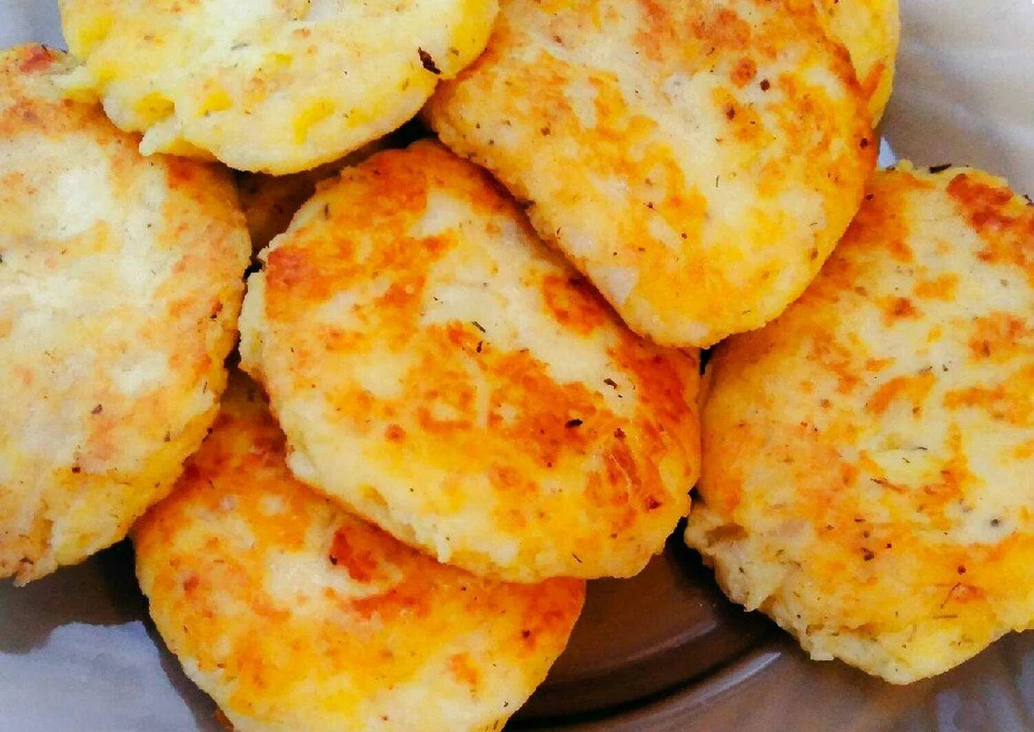 Котлеты с картошкой рецепты с фото. Картофельные котлеты. картофельные биточки. котлеты из картошки. картофельные биточки из пюре.