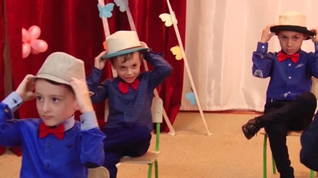 Танец шляпа видео. Джентльмены в детском саду. Шляпы для танца джентльменов мальчикам в детском саду. Танец с шляпами для мальчиков в детском саду. Танец джентльменов в детском саду средняя группа.
