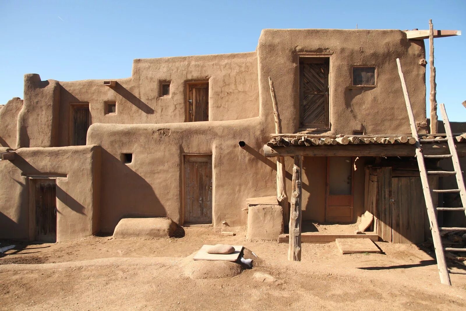 Ancient houses. Таос-Пуэбло. Таос-Пуэбло дома из глины. Таос-Пуэбло архитектура. Пуэбло жилище.