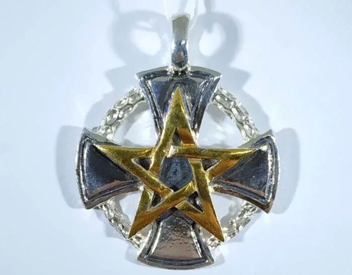 Тамплиеров значение. Символ ордена тамплиеров. Крест тамплиеров талисман. Амулет пентаграмма тамплиерский крест. Амулет тамплиерский крест.