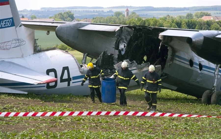 АН 30 авария в Чехии. АН -24 В Чехии. АН-30 шасси. Аэродром Caslav. Самолет 30 апреля