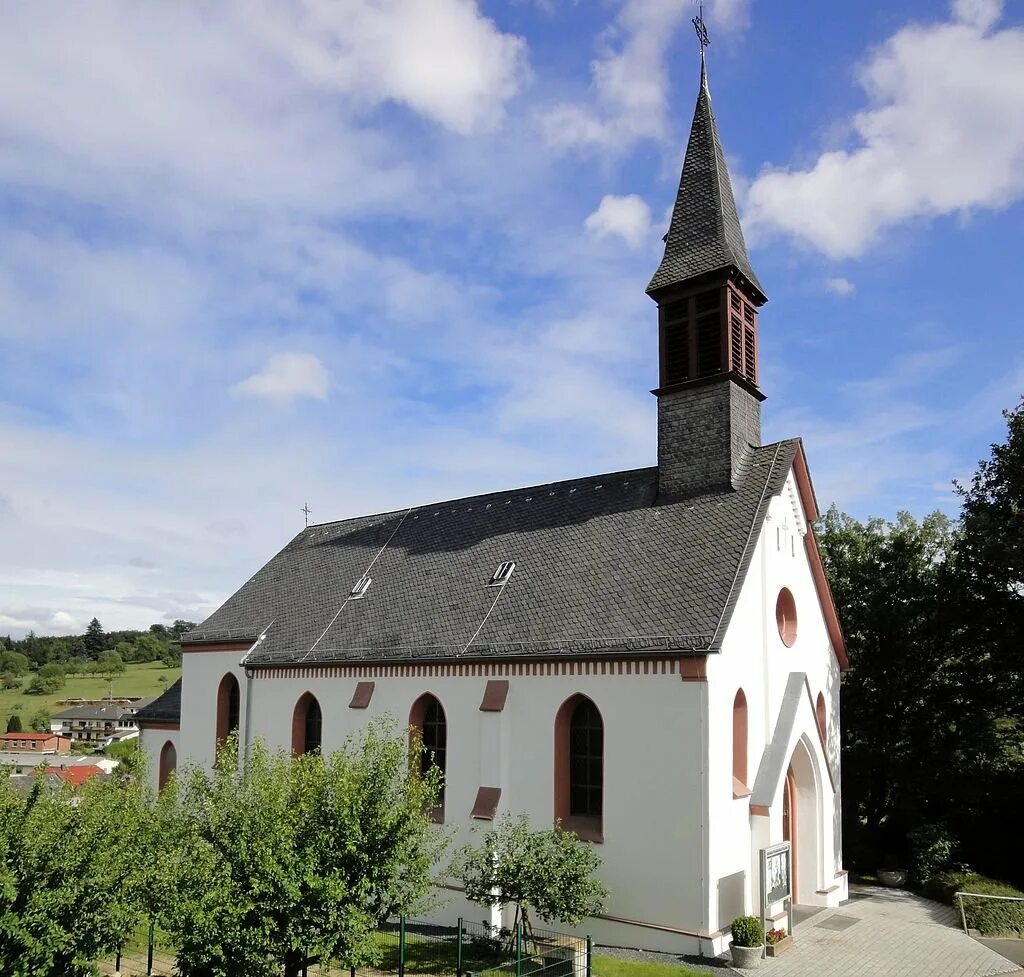 Церковь сен пьер монмартр бронзовые ворота. Церковь святой марии капитолийской. Shrine of st cuthbert. Монастырь сен-марсьяль века. Храм св маркоза италия.