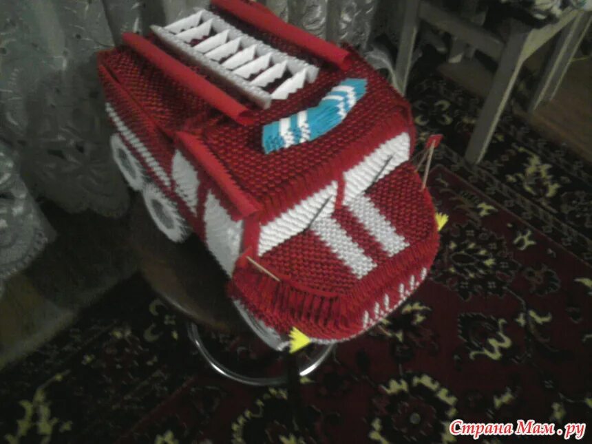 Оригами пожарная машина. Модульное оригами пожарная машина. Машина из модулей в детском саду. Модульное оригами пожарная машина. Оригами пожарная машина.