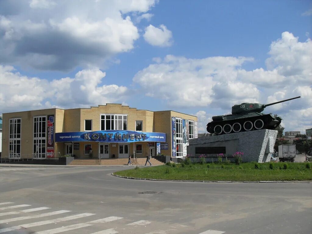 Площади города людиново. Городской парк людиново. Людиново горячая людиново. Людиново 2000 годы. Дворец культуры людиново.