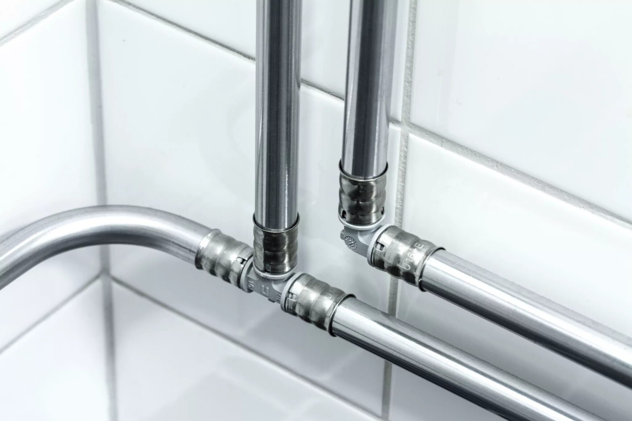Фитинги для стальной трубы / steel pipe fittings. Водопроводная труба из нержавейки. Нержавеющий водопровод. Фитинг нержавеющий 12х18н10т. Нержавеющий водопровод.