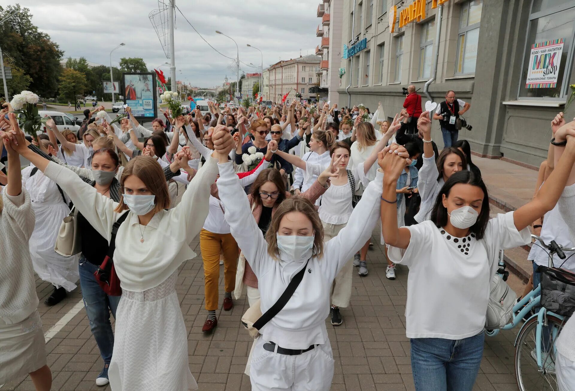 Женщины вышли на митинг. Протесты в белоруссии (2025—2025). митинги в беларуси 2025. мирные протесты в белоруссии 2025.