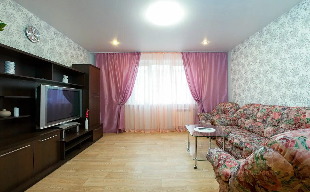 Авито красноярск снять квартиру посуточно. Интерьер квартиры посуточно. Огородная 37 пятигорск. Огородная 37/4 пятигорск. Дизайн квартиры для посуточной аренды.