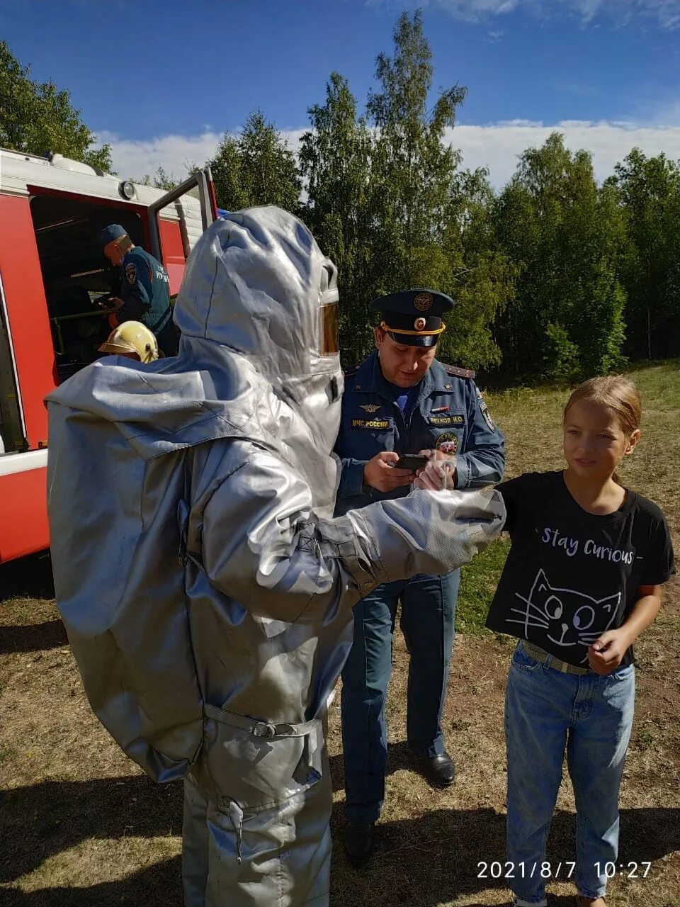 Безопасность волонтеров. Волонтеры МЧС. Форма добровольцев МЧС. Севастополь волонтеры МЧС. Куртка волонтера МЧС.