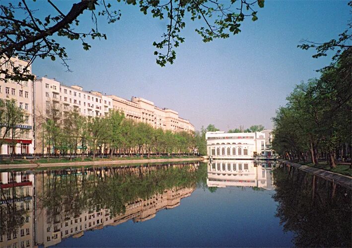 Тайны чистых прудов. Патриаршие пруды москва. Чистые пруды пруд. Тайны чистых прудов. Чистые пруды пруд.
