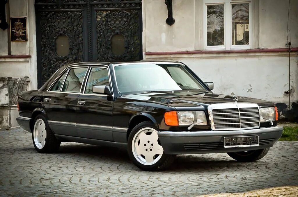 Купить старый мерседес. Mercedes-Benz w126. Mercedes w126. Mercedes s class w126. 126 Мерседес s600.