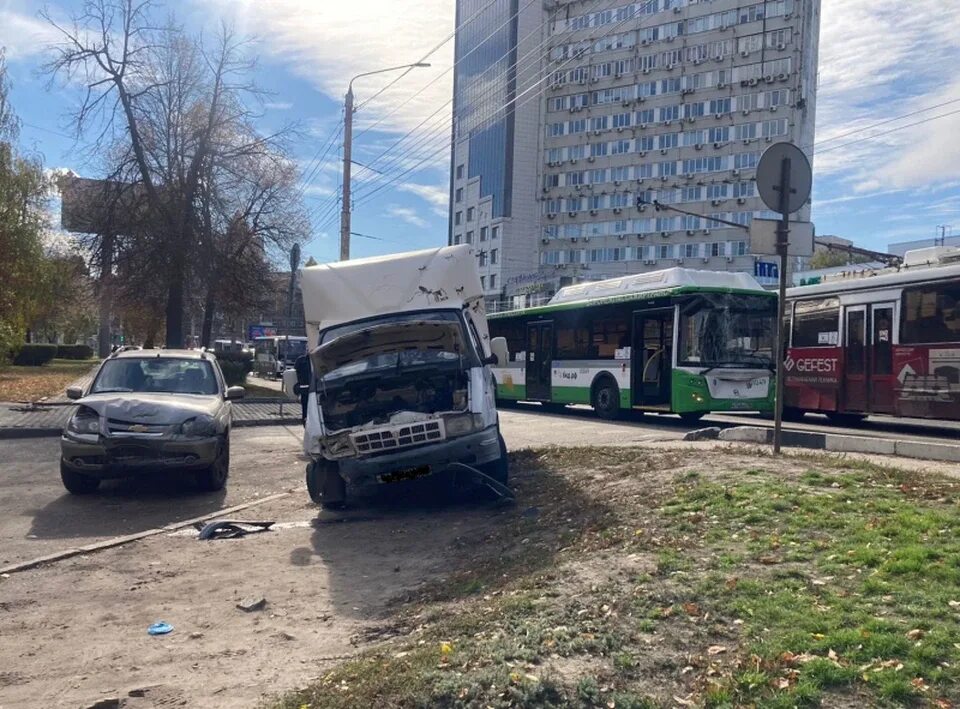 Автобус нету. Новосибирск автовокзал 2025. дтп с автобусом в воронежской области. авария в воронеже с автобусом. автобус 9ка воронеж.