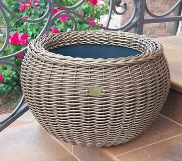 Уличные горшки из ротанга