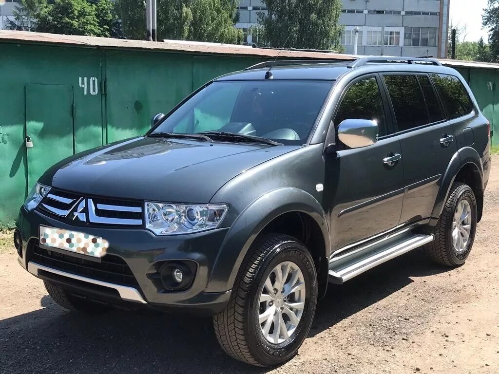 Pajero sport 2010. Mitsubishi Pajero Sport 2. Мицубиси Pajero Sport 2.5. Mitsubishi Pajero Sport 2008 года дизель. Митсубиси Паджеро спорт 2 Рестайлинг.