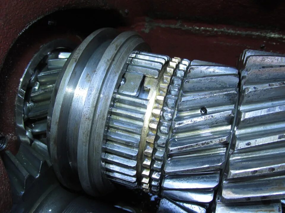 сухарь кпп старого образца уаз 469. сборка коробки уаз 469 нового образца. коробка передач трактора т 40. миханическаякаропка передач. 8hp75.