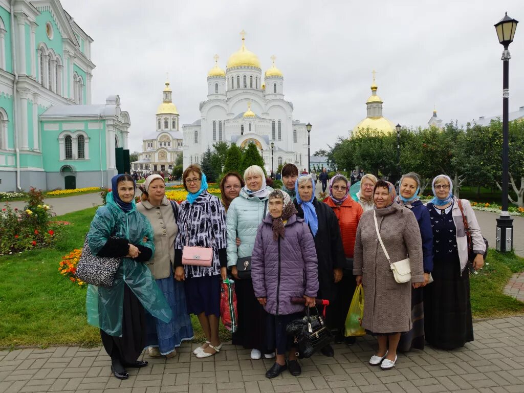 Погода в дивеево на неделю. Дивеевский монастырь паломники. Центр паломников в Дивеево. Воронеж Дивеево паломники.