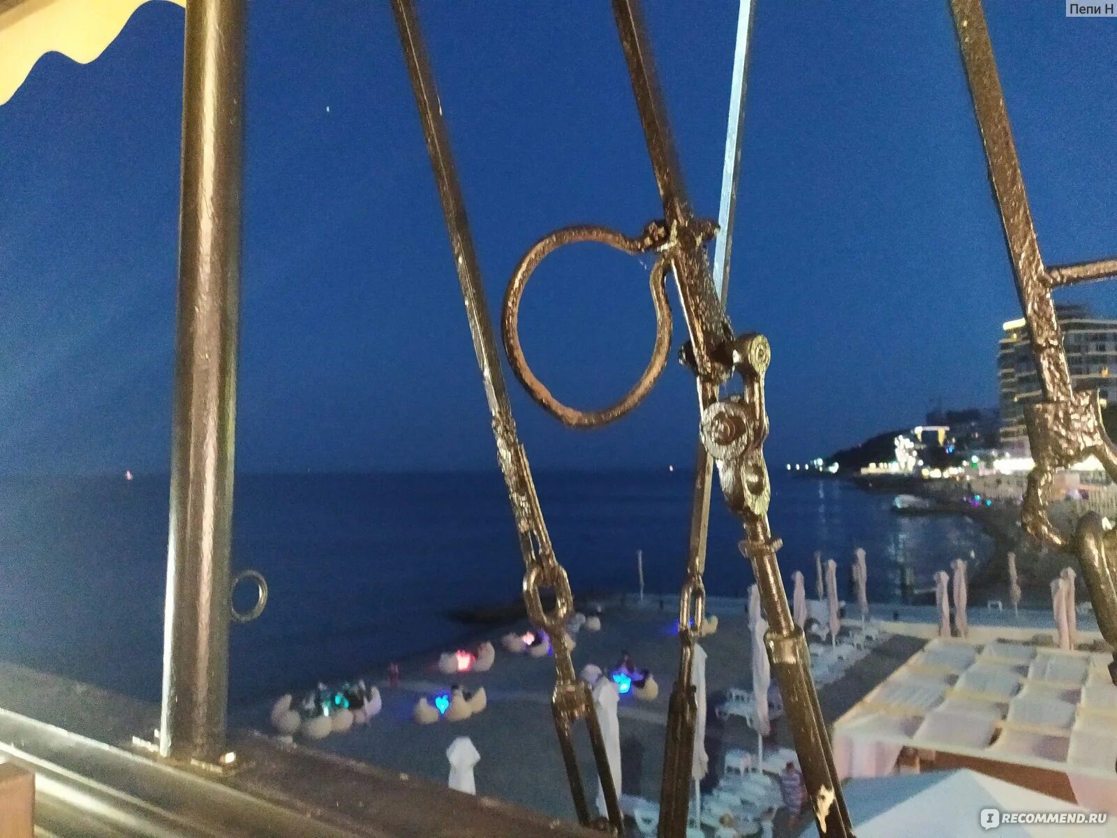 Ялта бар эспаньола. Hispaniola ялта ресторан. Корабль испаньола в ялте. Корабль испаньола в ялте. Корабль испаньола в ялте.