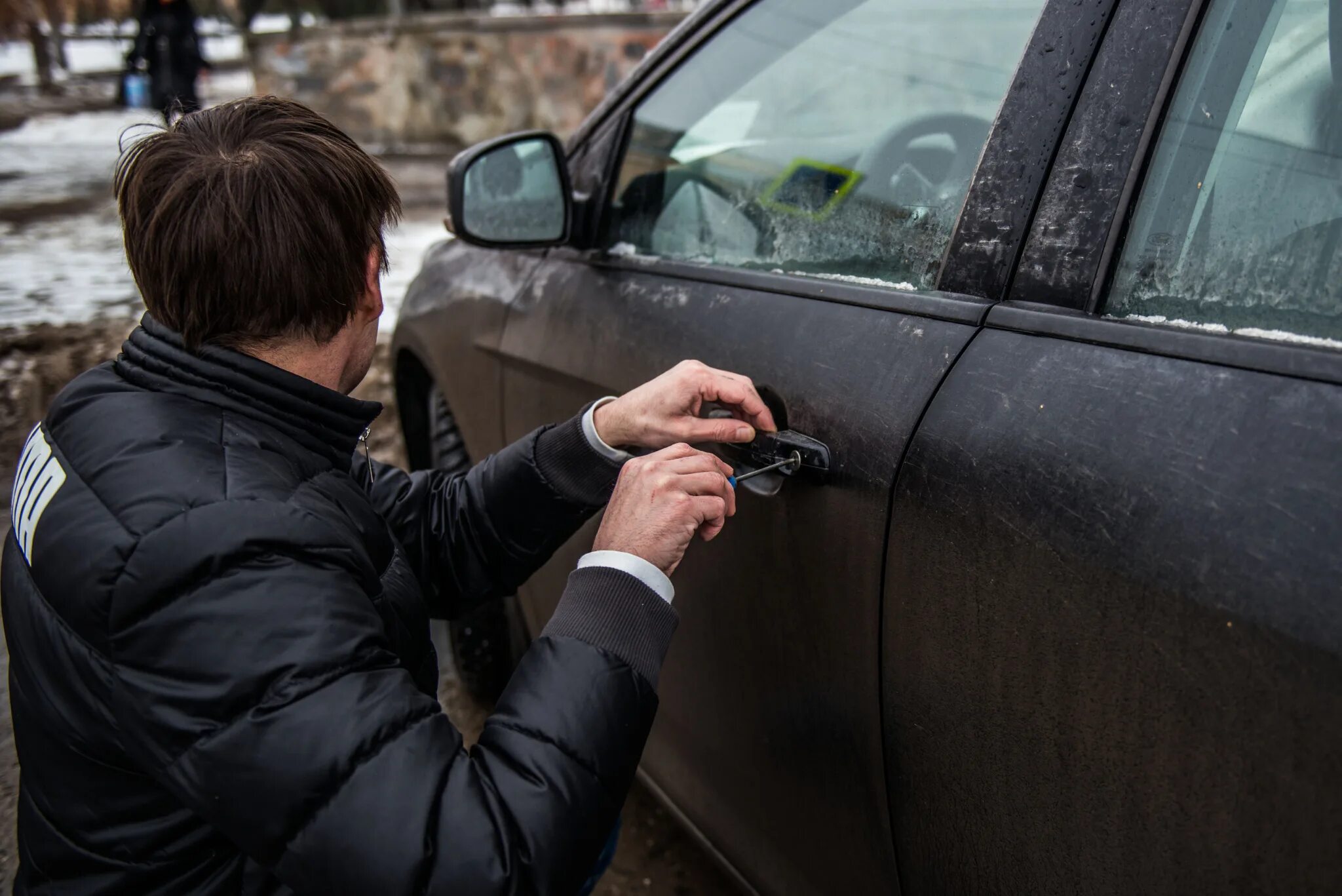 Случаи угона автомобиля. Угон автомобиля. Автомобильные кражи. Угоняют машину. Угонщики автомобилей.