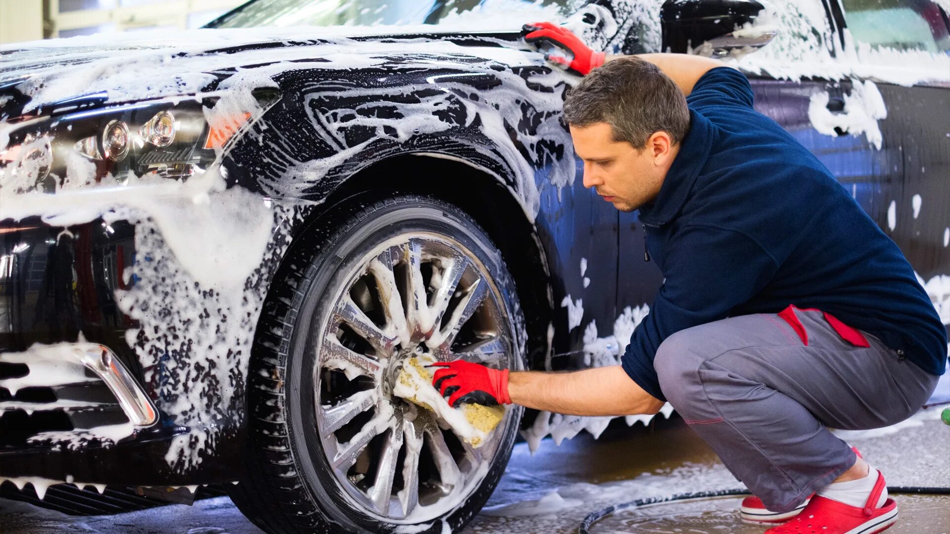 I have my car washed. Мойка машины. Комплексная мойка автомобиля. Мойщик автомобилей. Ручная мойка авто.