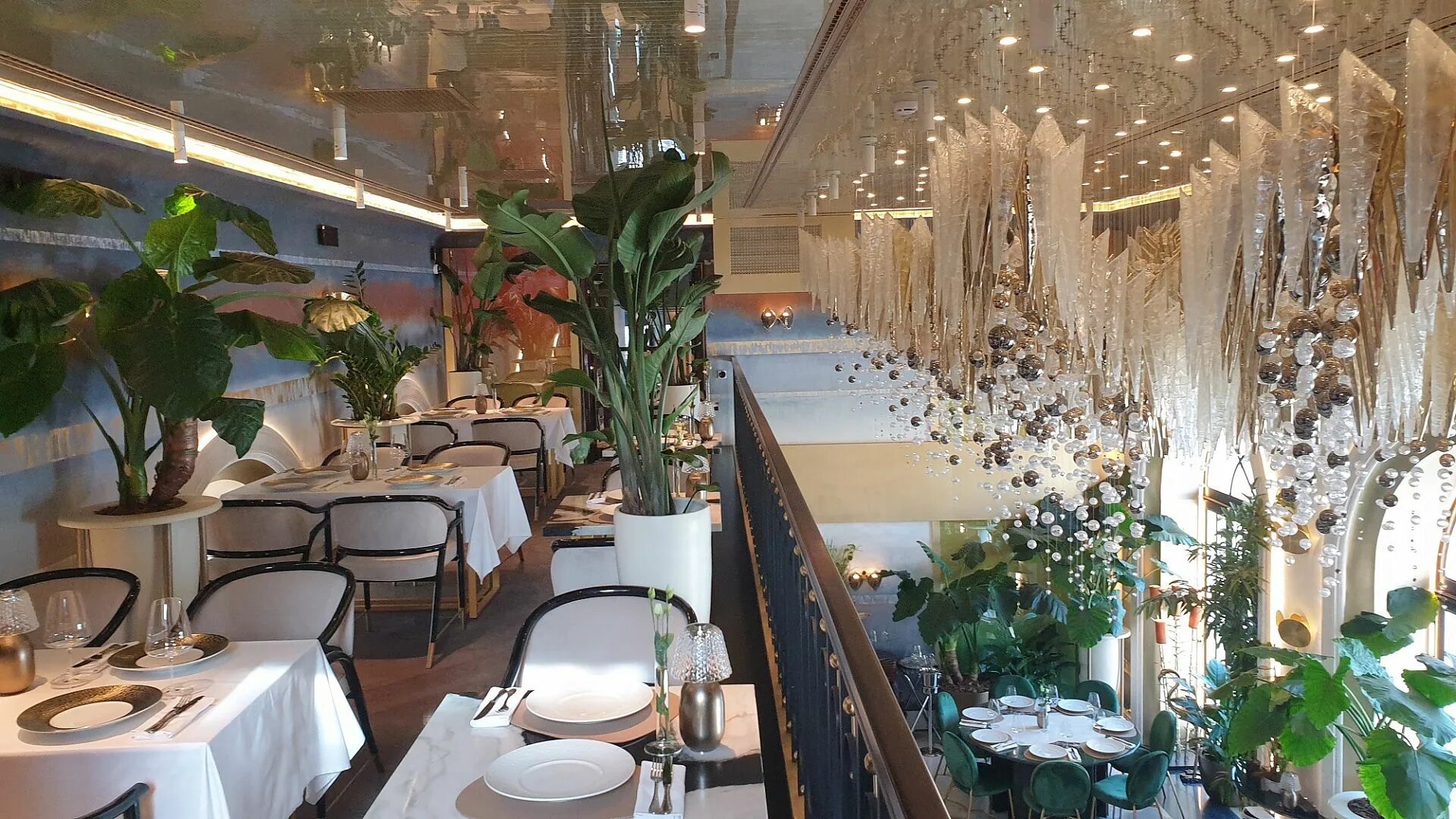 Патрики малая бронная ресторан. Малая бронная 25 москва ресторан. Pavilion ресторан москва патриаршие. Ресторан на патриарших прудах павильон. Малая бронная 25 москва ресторан.