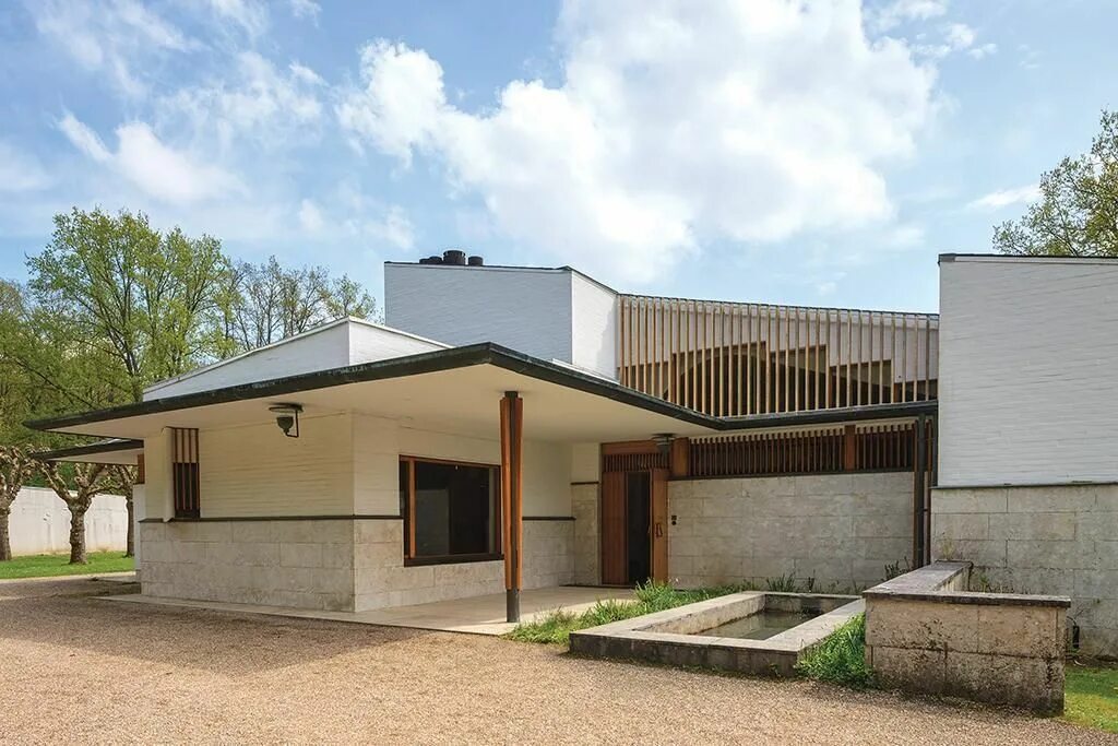 Maison louis. Духи мари. Maison louis. Алвар аалто дом луи интерьер. Духи maison 17.