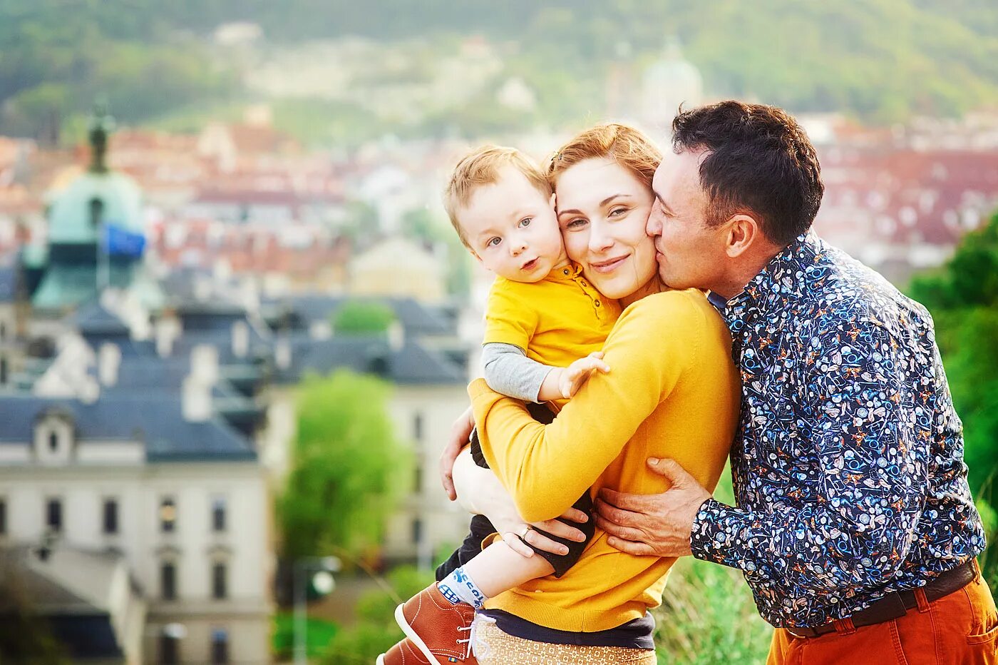 Семейные пары чехия. Чехия семья. Семейные экскурсии с детьми. Семья на экскурсии. Семья в Европе.