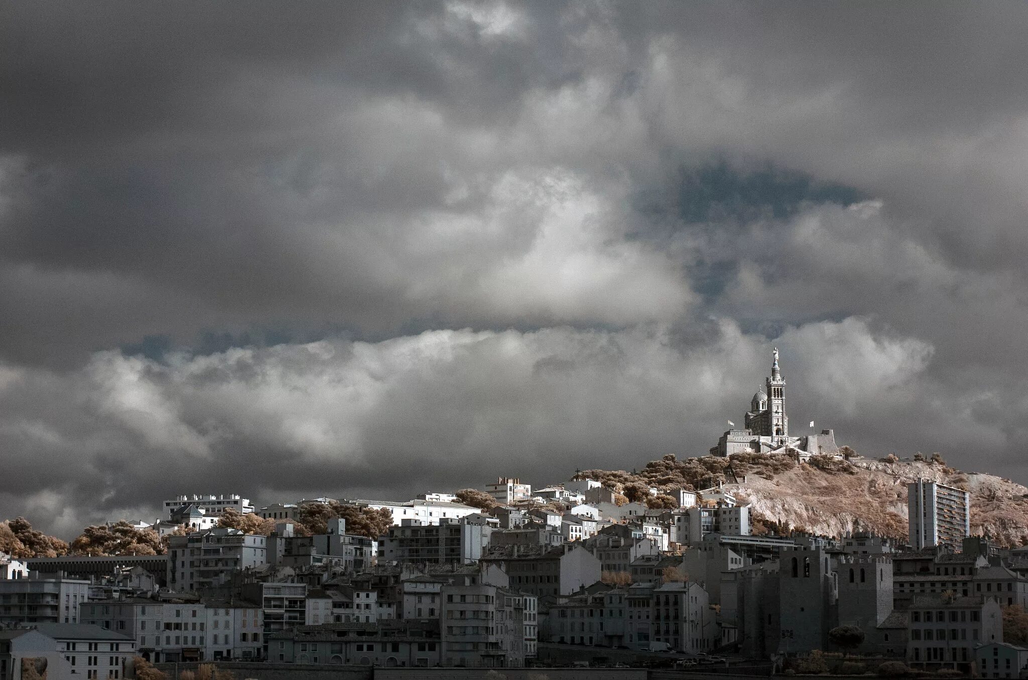 Туча француз. Облачный Франция. France with clouds.