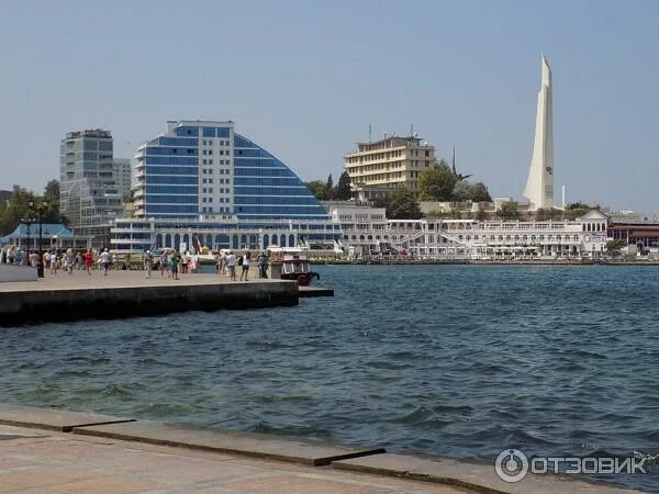 Севастополь. Набережная. Город Севастополь набережная с пляжем. Проект новой набережной в Севастополе. Синее здание в Севастополе на набережной. Домашний телефон севастополь