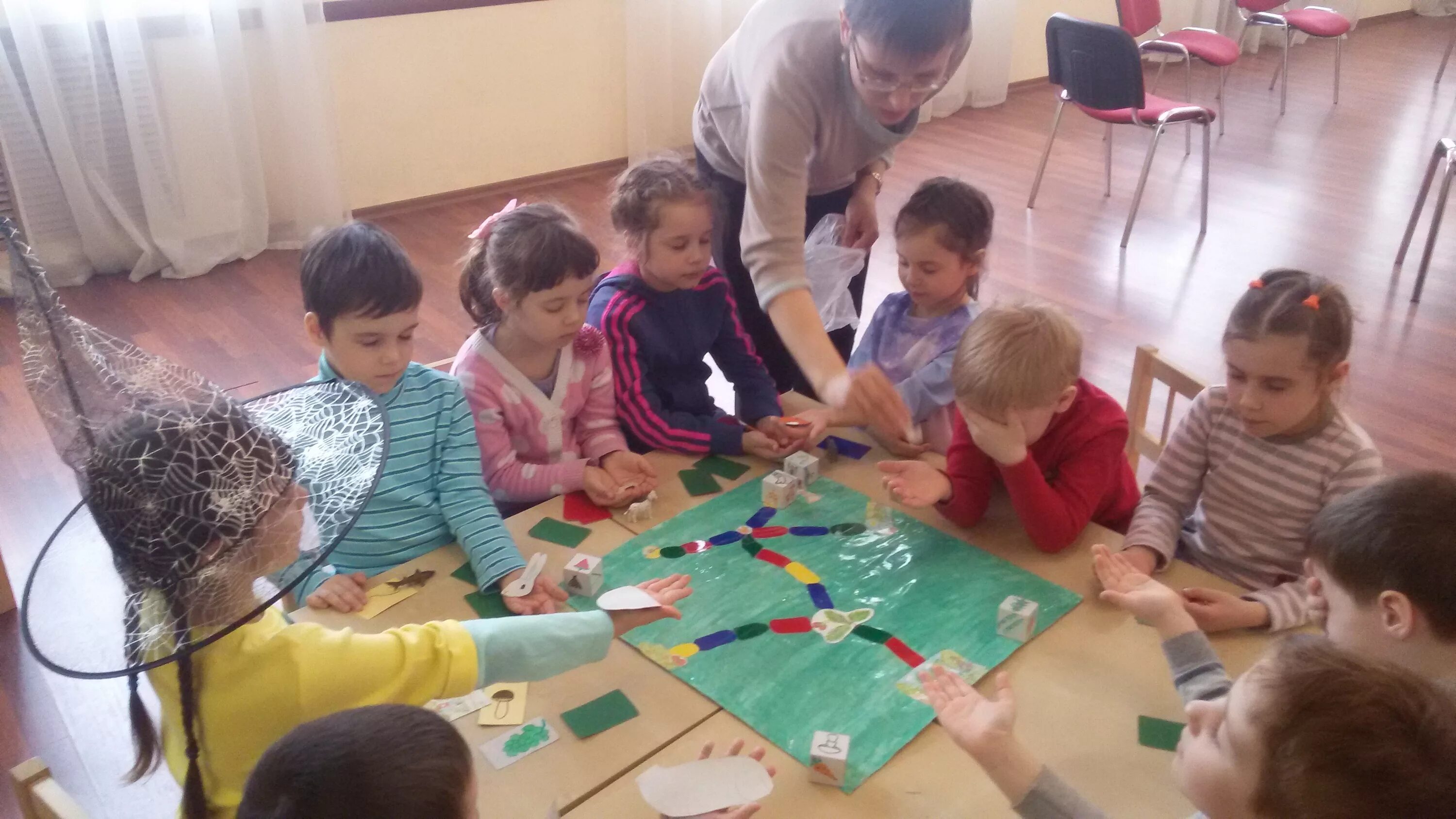 Логопедический кружок в детском саду. Логопедического кружка. Логопедический кружок в детском саду. Групповые логопедические занятия. Логопедический кружок в доу.