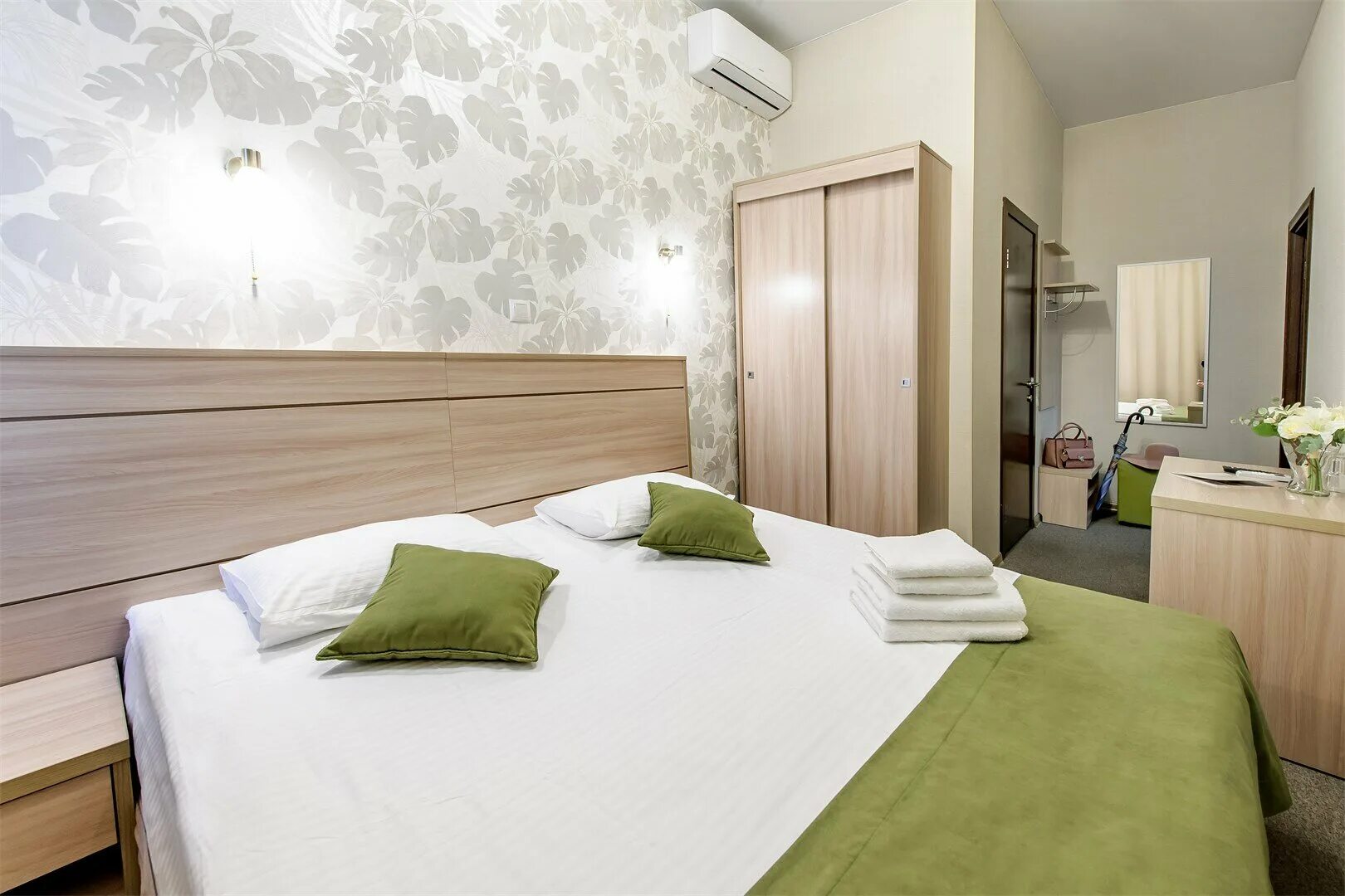 маяковского 22-24 санкт-петербург. лайт номер. лайт отель волгоград. ленинградская 1а киров лайт. друзья лайт санкт-петербург.