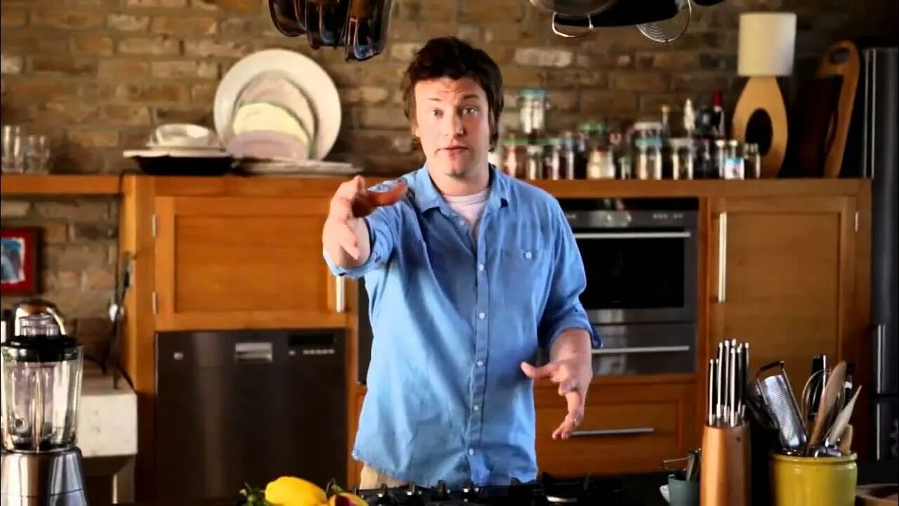 Jamie oliver is a genius in the. Jamie oliver and ramsay. обед за 30 минут с джейми оливером. джейми оливер: обед за 30 минут (jamie&#039;s 30 minute meals) {тв-шоу, fresh one productions, 2010}. jamies 30 minute meals.