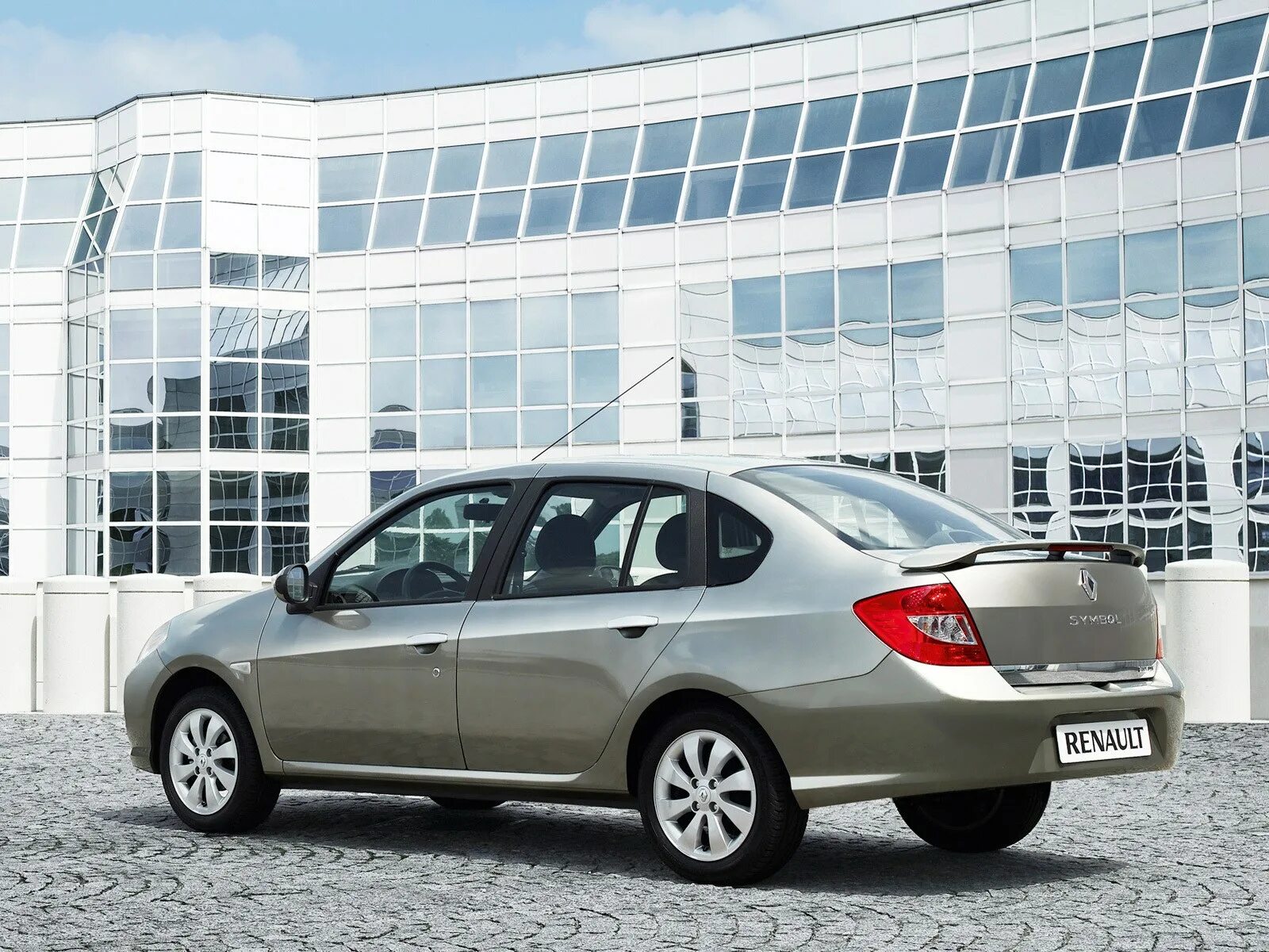Рено symbol. Renault symbol. рено симбол 2. иена симбол 2 поколения. рено симбол новый.