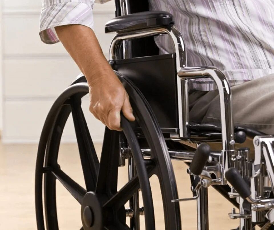 уличные тренажеры hercules. кресло с функцией подъема для инвалидов. ходунки с подмышечной опорой для инвалидов на колесах. обеспечение тср инвалидов.