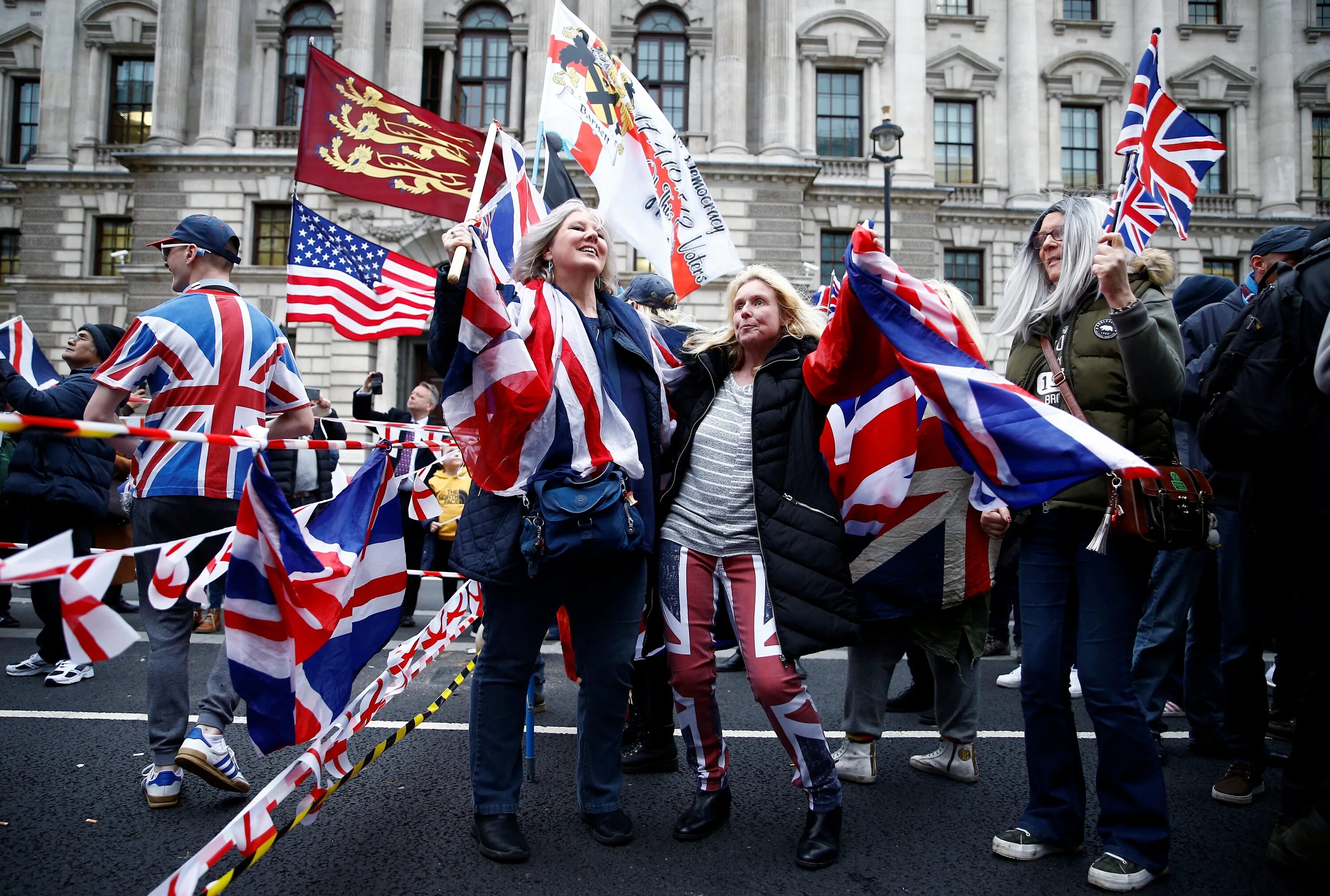 Around the uk. Великобритания и Юнайтед кингдом. Британия Брекзит. Население Юнайтед кингдом. Современная Англия.