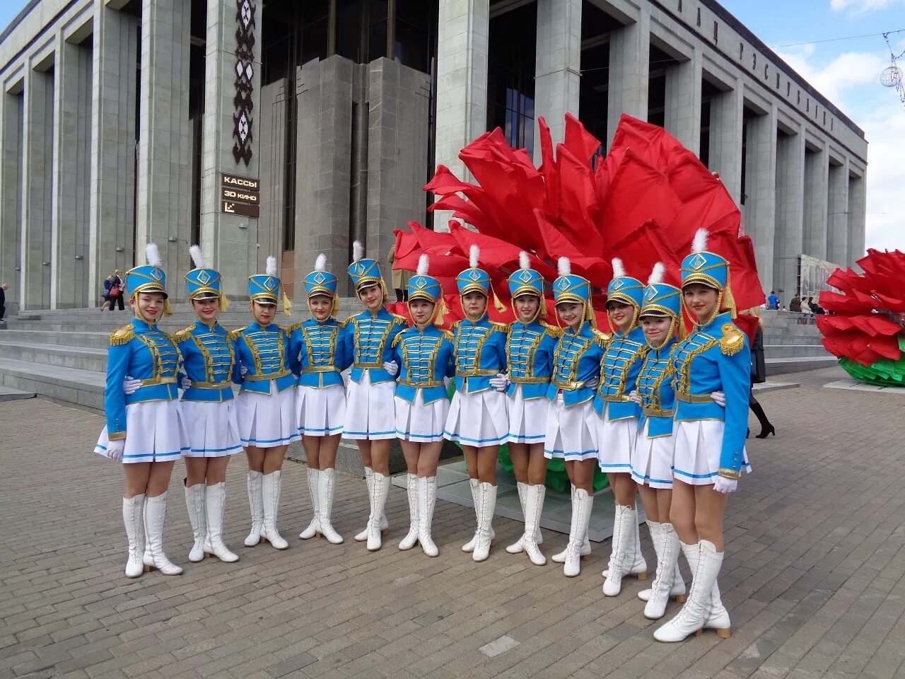 мажоретки градджуниор. мажоретки это. мажоретки твирлинг парад. ансамбль барабанщиц "мажоретки". мажоретки коломна.