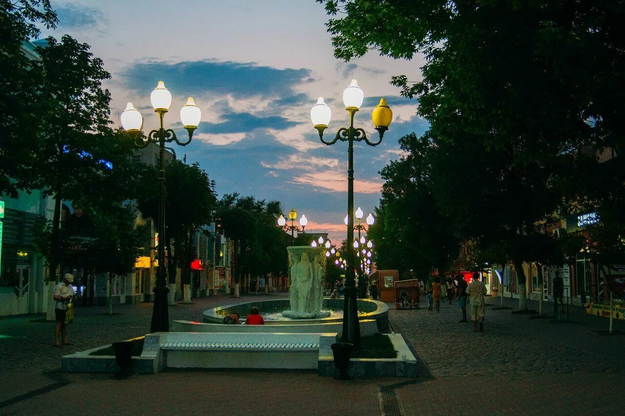 Ейск фото. Город Ейск Краснодарский край. Ейск площадь города. Краснодар город Ейск. Ейск центр города.