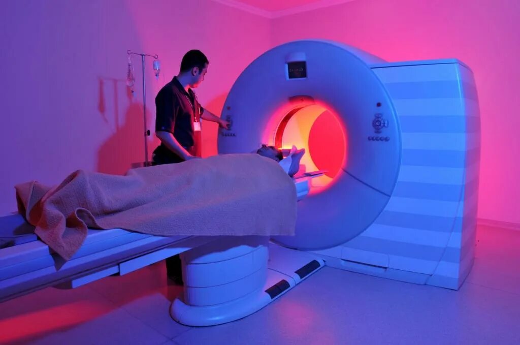 Что такое ркт. Рентгеновская компьютерная томография (РКТ). Гамма излучение лучевая терапия. РКТ аппарат. Аппарат лучевой терапии.