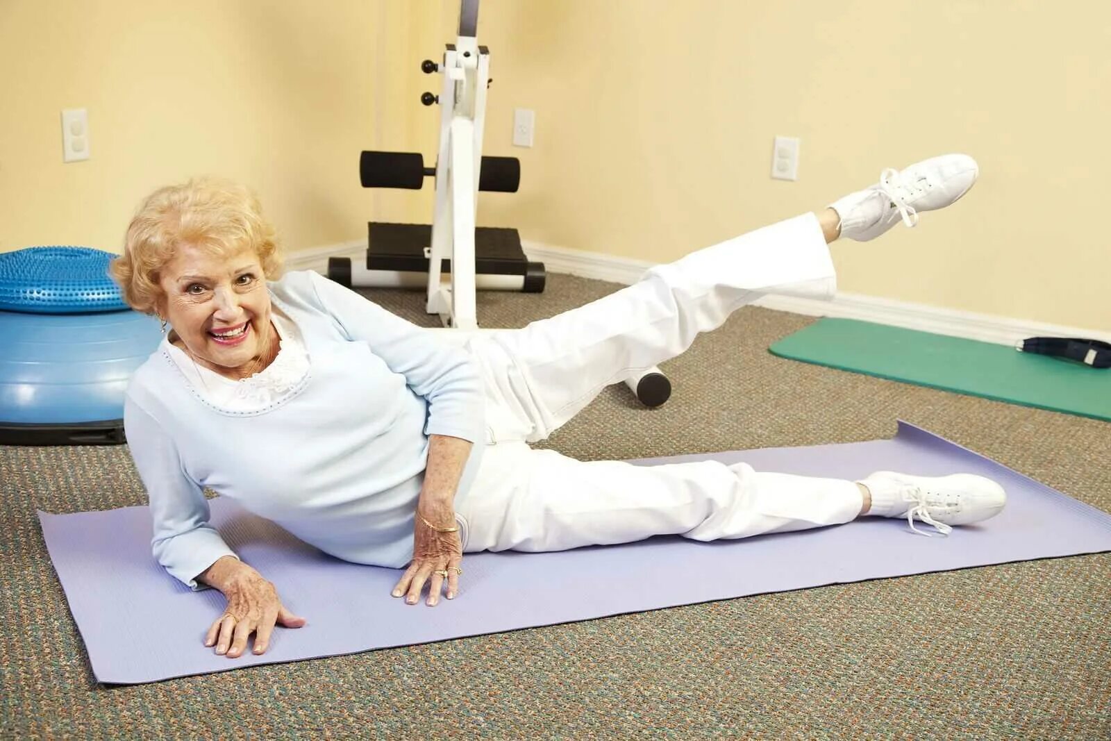 Упражнения для пожилых женщин. Физкультура для пожилых. Физические упражнения для пожилых. Лечебная гимнастика для пожилых.