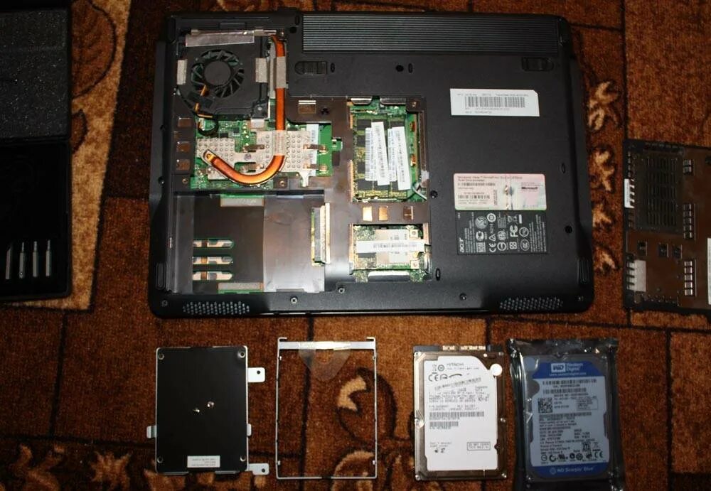 Разблокировать жесткий. Жëсткий диск на ноут Эйсер. Acer Laptop TRAVELMATE SSD диск. Жесткий диск ноутбука Асер аспирия. Где находится жесткий диск в ноутбуке Acer.