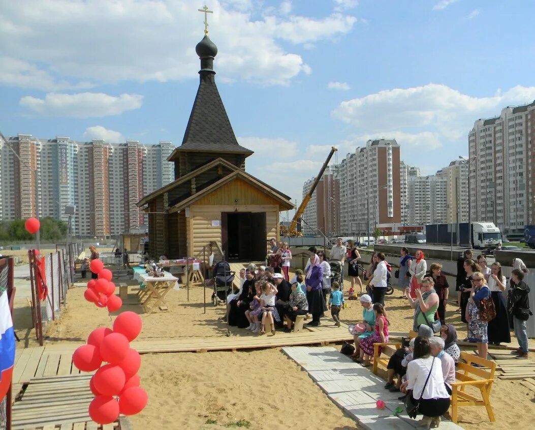 Храм Покрова Пресвятой Богородицы на люберецких полях. Храм Покрова в Некрасовке. Покровская Церковь Некрасовка. Покрова Пресвятой Богородицы Некрасовка.