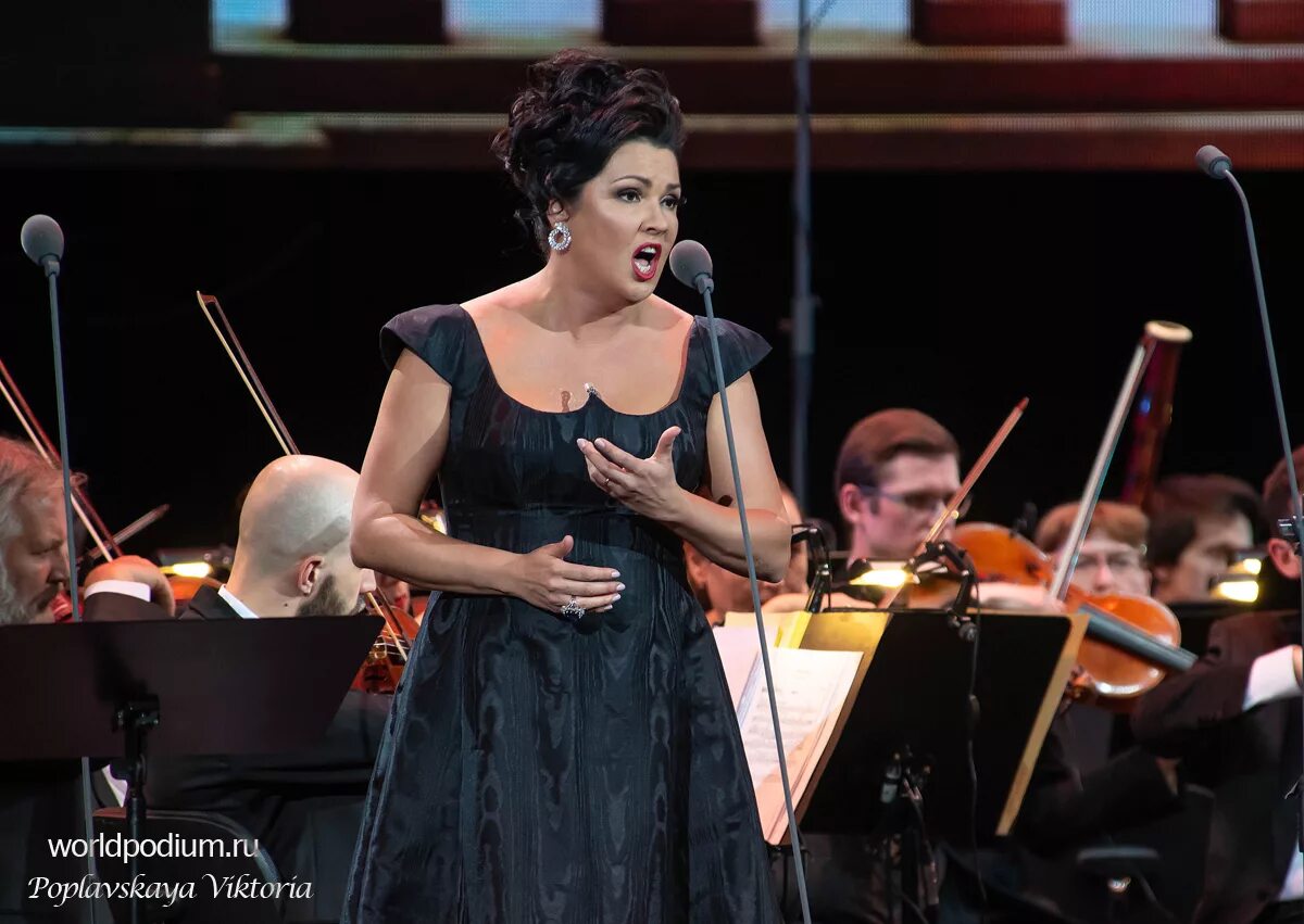 Анна нетребко 2006 опера. Оперная певица анна нетребко. Анна нетребко. Оперная певица анна нетребко. Оперная звезда.