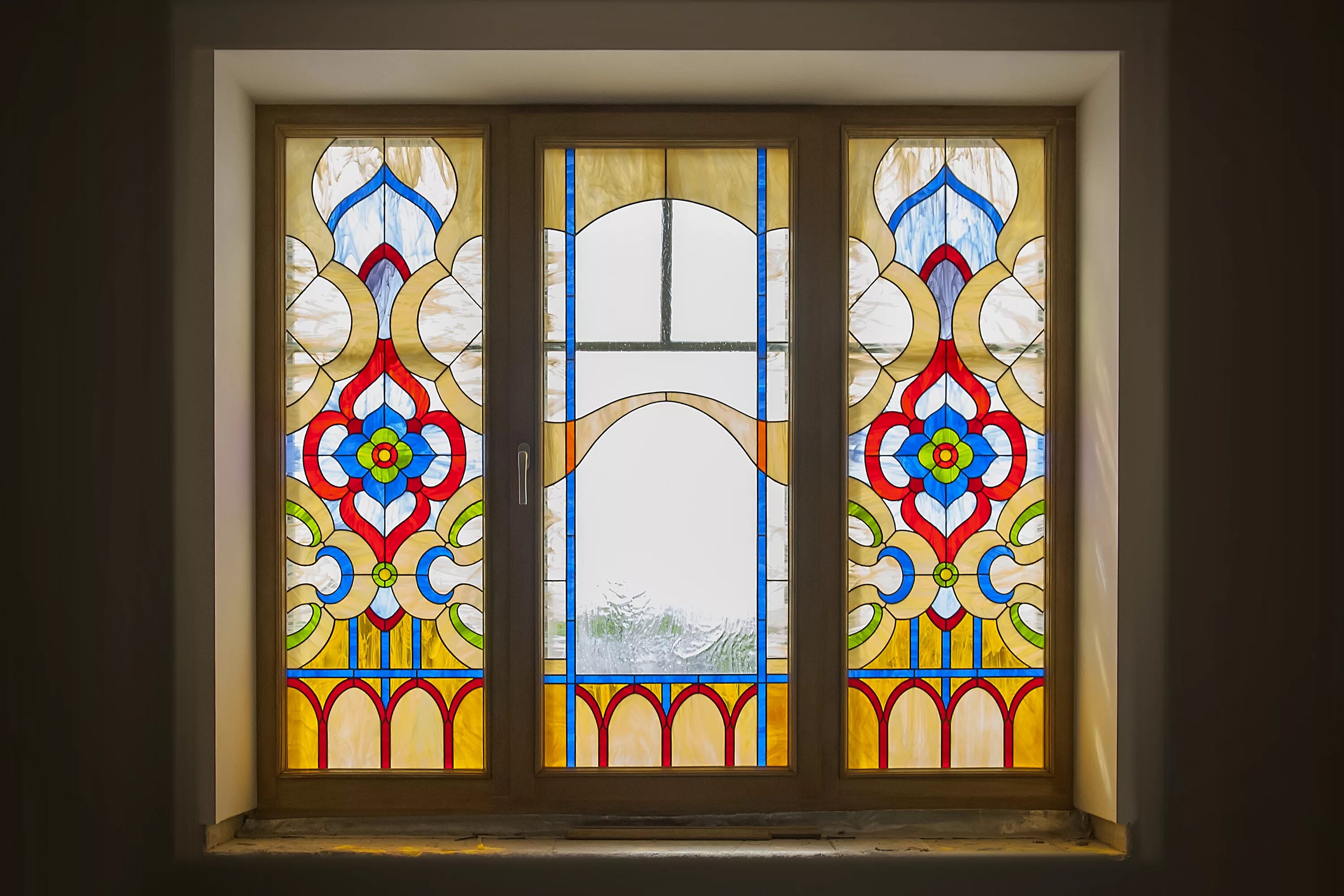 Дом в два витражных окошка. Дом в два витражных окошка. Старый дом в два витражных окошка. В старой москве дом в два витражных окошка. Дом в два витражных окошка.