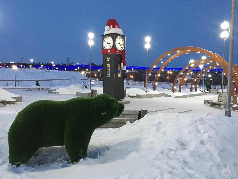 Ледовый лабытнанги. Парк Юбилейный Лабытнанги. Парк Орбита Лабытнанги. Сквер Юбилейный Лабытнанги. Ледовый городок Лабытнанги 2022.