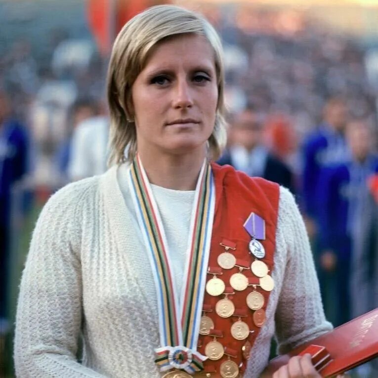 Женщины на первой олимпиаде. Первая женщина олимпийская. Олимпийские игры 1912 плавание. Элен де пуртале. Первые женщины на олимпийских играх.